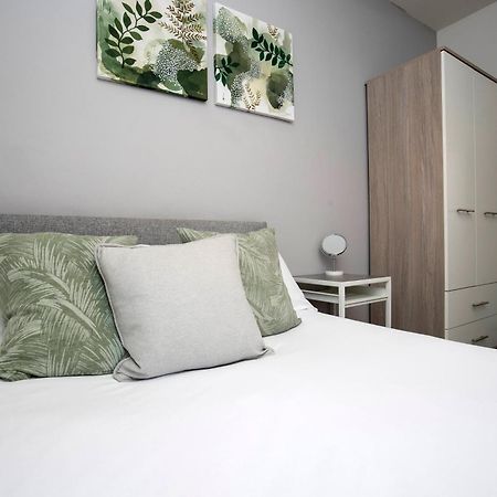 Quiet And Comfy House With 2 Bedrooms And 2 Bathrooms Super Fast Wifi And Crisp Hotel Standard White Linen Hosted By Our Home Short Stays Darlington  Exterior photo
