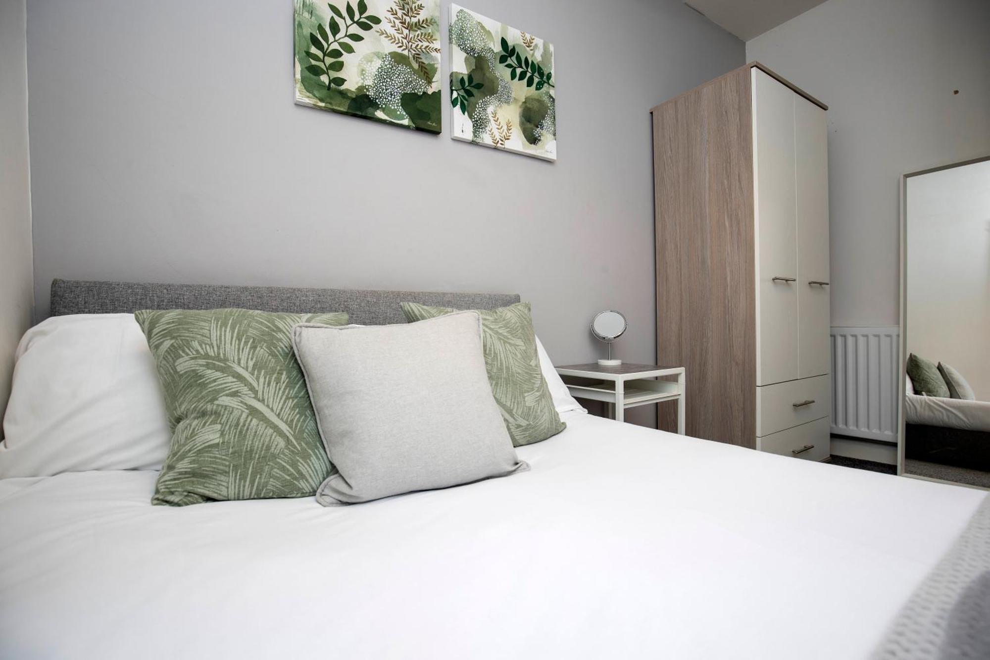 Quiet And Comfy House With 2 Bedrooms And 2 Bathrooms Super Fast Wifi And Crisp Hotel Standard White Linen Hosted By Our Home Short Stays Darlington  Exterior photo