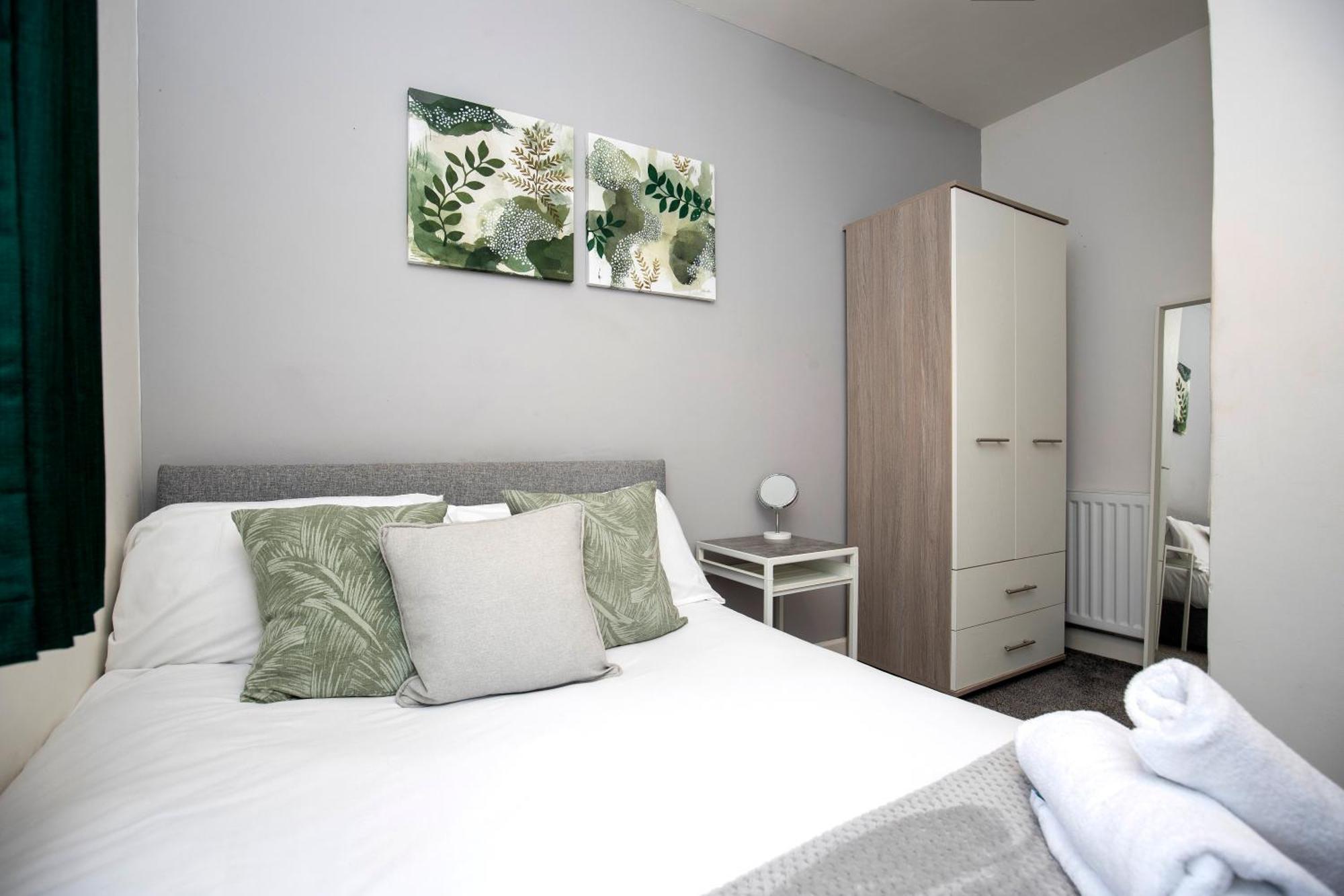 Quiet And Comfy House With 2 Bedrooms And 2 Bathrooms Super Fast Wifi And Crisp Hotel Standard White Linen Hosted By Our Home Short Stays Darlington  Exterior photo