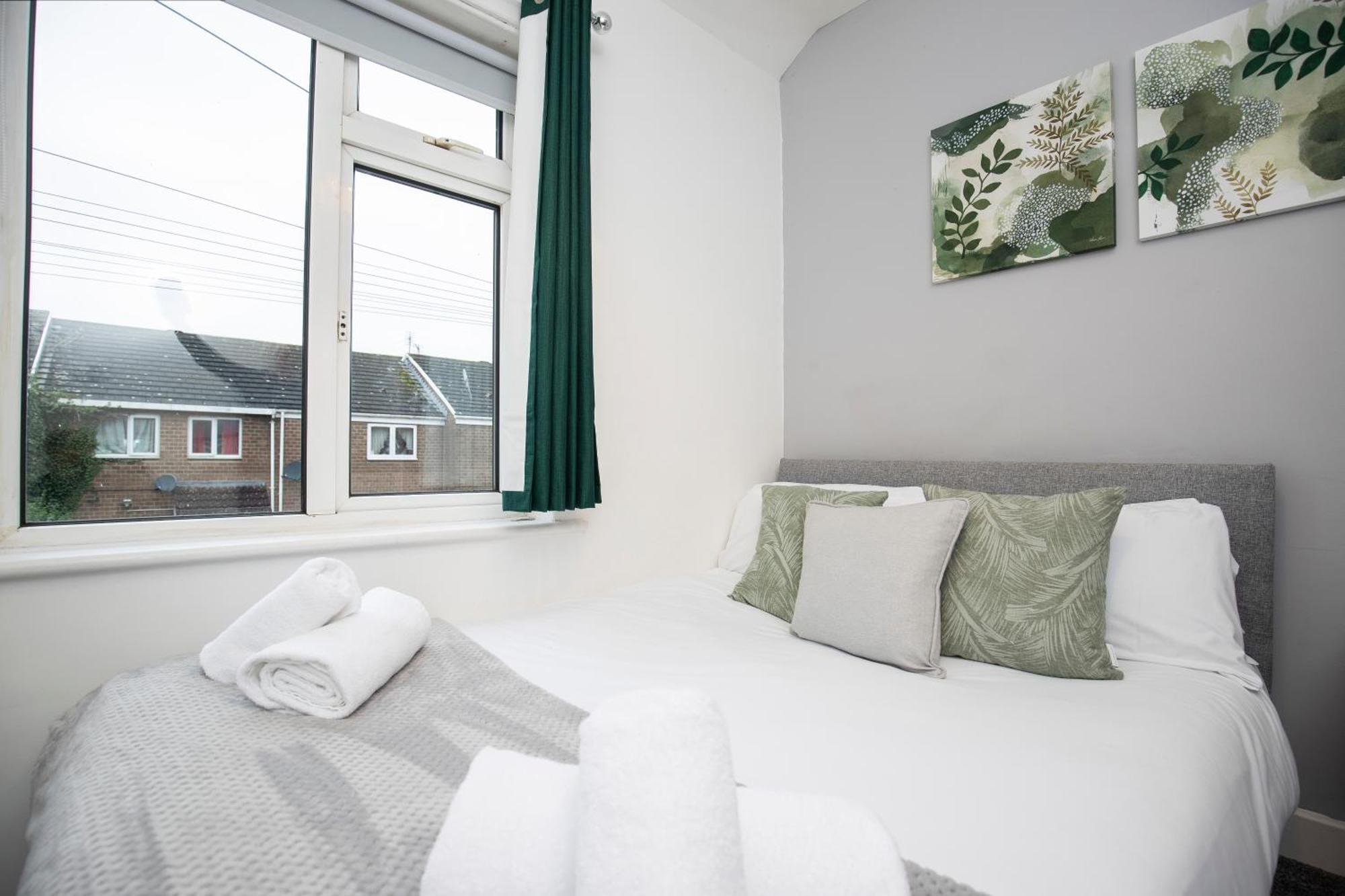 Quiet And Comfy House With 2 Bedrooms And 2 Bathrooms Super Fast Wifi And Crisp Hotel Standard White Linen Hosted By Our Home Short Stays Darlington  Exterior photo