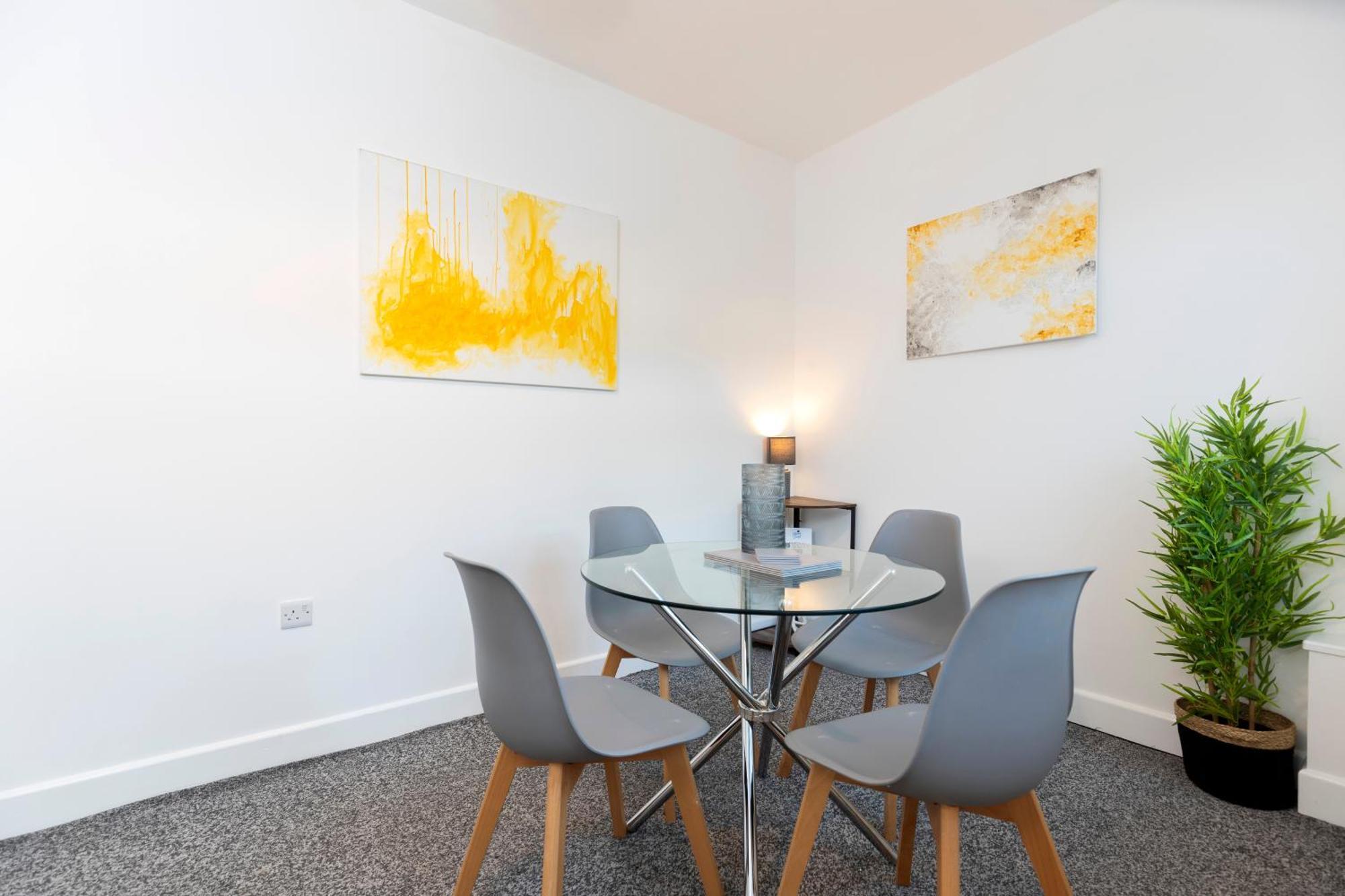Quiet And Comfy House With 2 Bedrooms And 2 Bathrooms Super Fast Wifi And Crisp Hotel Standard White Linen Hosted By Our Home Short Stays Darlington  Exterior photo